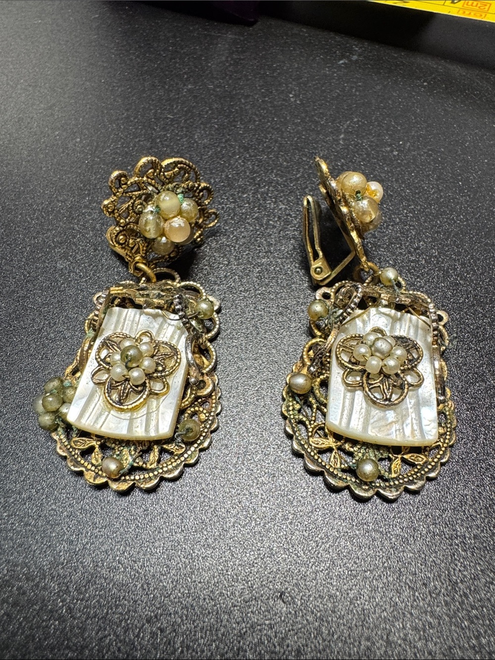VTG Vintage Gold and Pearl Floral Drop Earrings